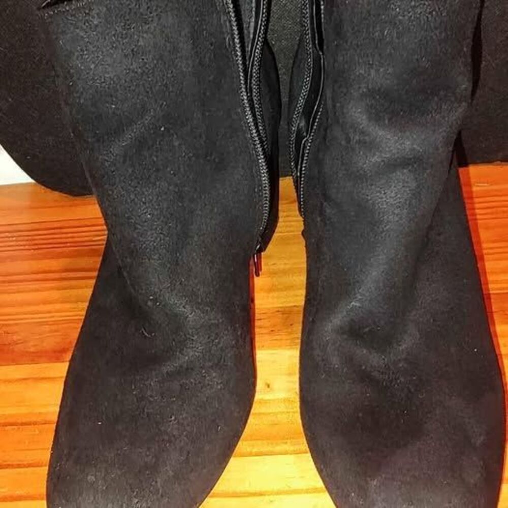 Women's sz 9.5 DIBA Black short zip-up ankle boots heels suede like material